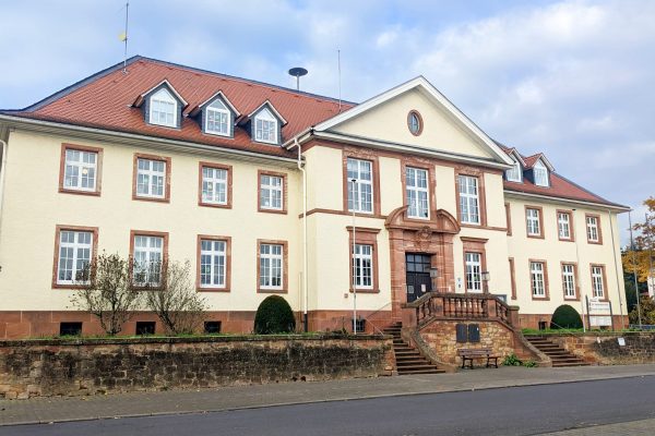 Großer neoklassizistisch-neobarocker Bau, Amtsgericht Altenstadt